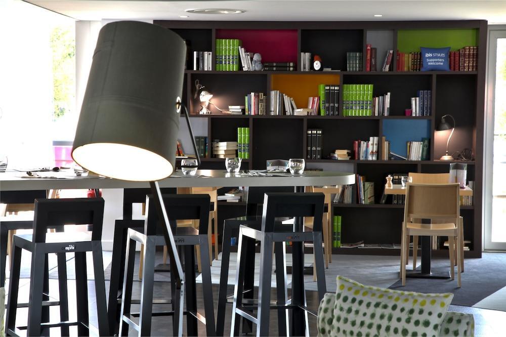 Hotel ibis Styles Nantes Reze Aéroport Esterno foto