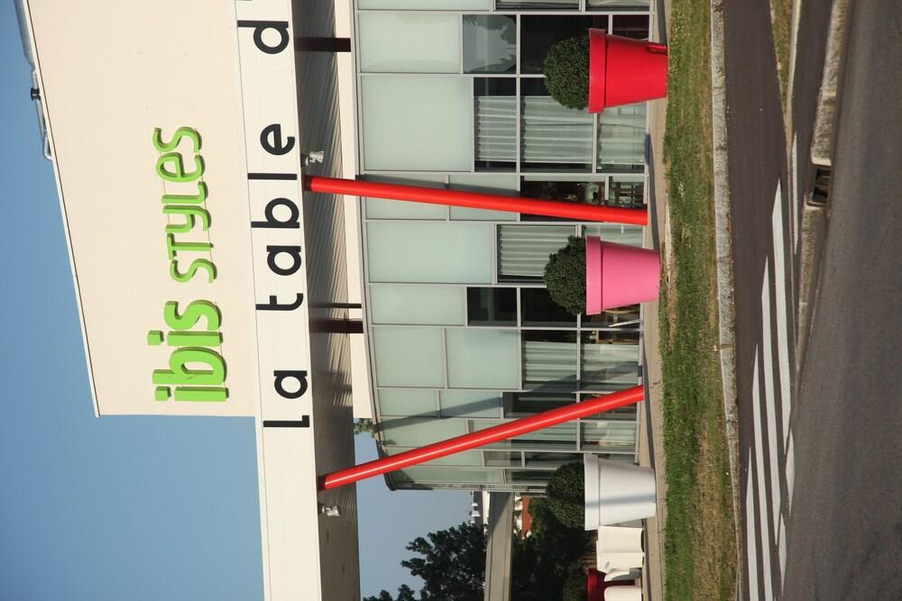 Hotel ibis Styles Nantes Reze Aéroport Esterno foto